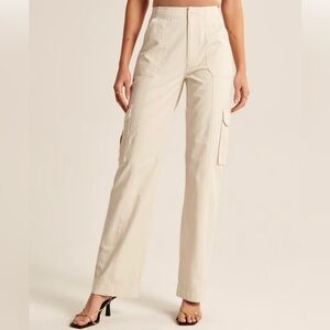 Abercrombie & Fitch Women’s Relaxed Cargo Pant; color Cream; size 27 (4)